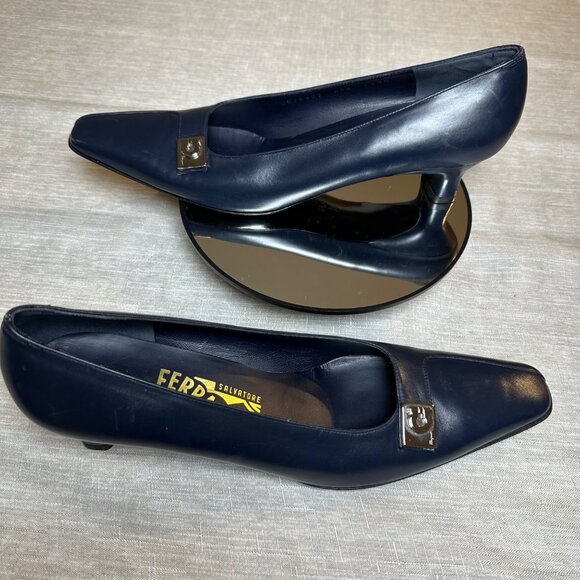 Salvatore Ferragamo Navy Blue Leather Heels Women’s Size 9.5 4A Narrow Italian - Picture 1 of 10